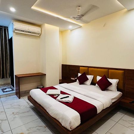 Hotel Prakasham Ujjain Extérieur photo
