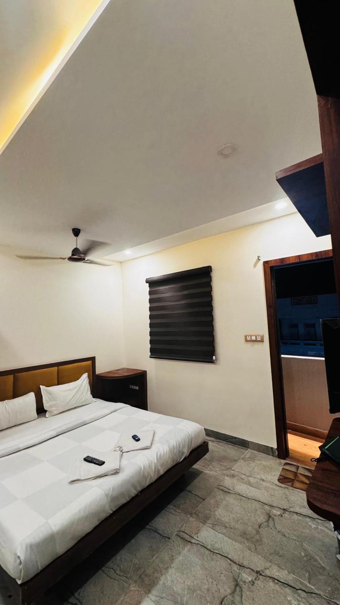 Hotel Prakasham Ujjain Extérieur photo