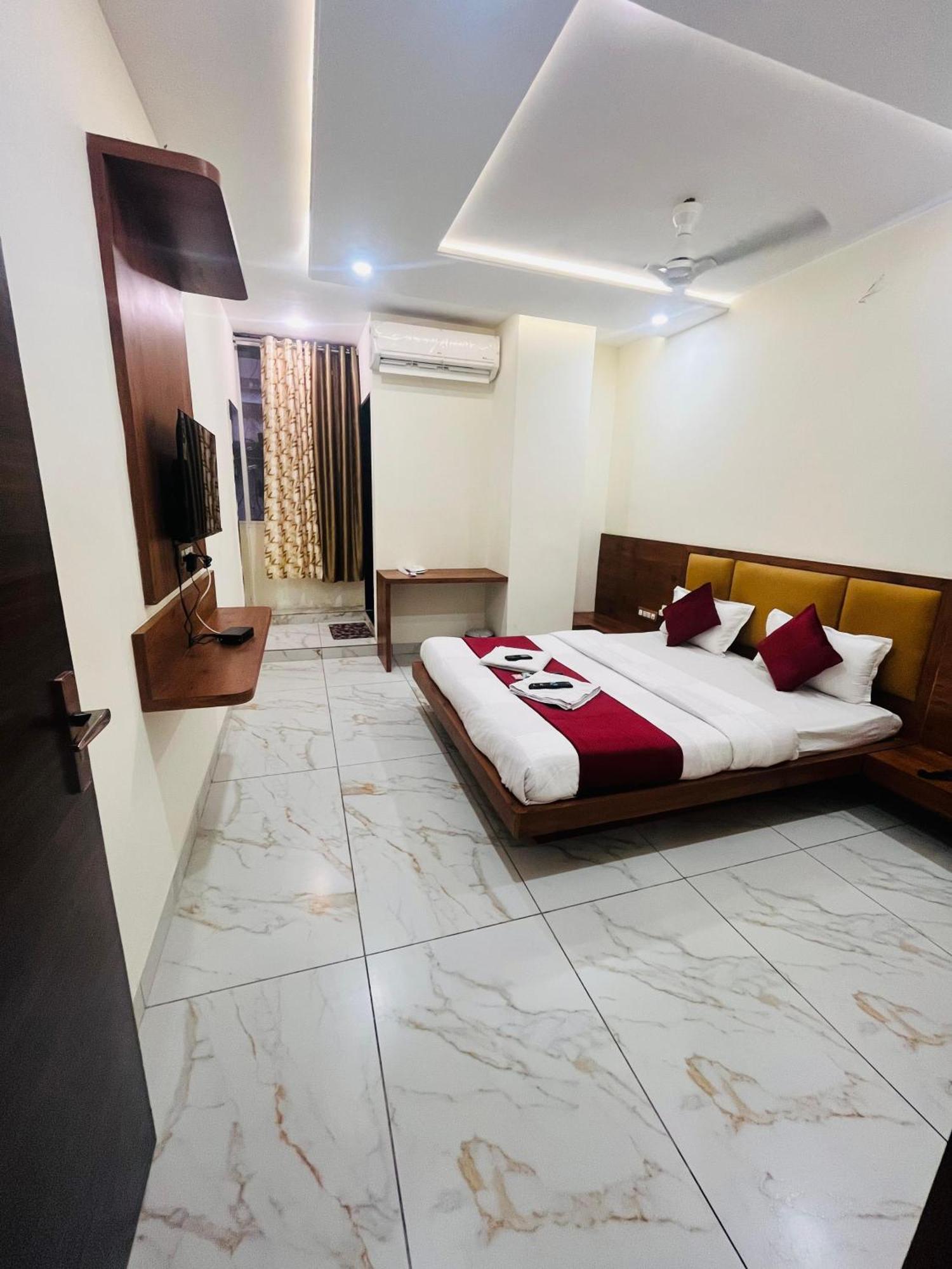 Hotel Prakasham Ujjain Extérieur photo
