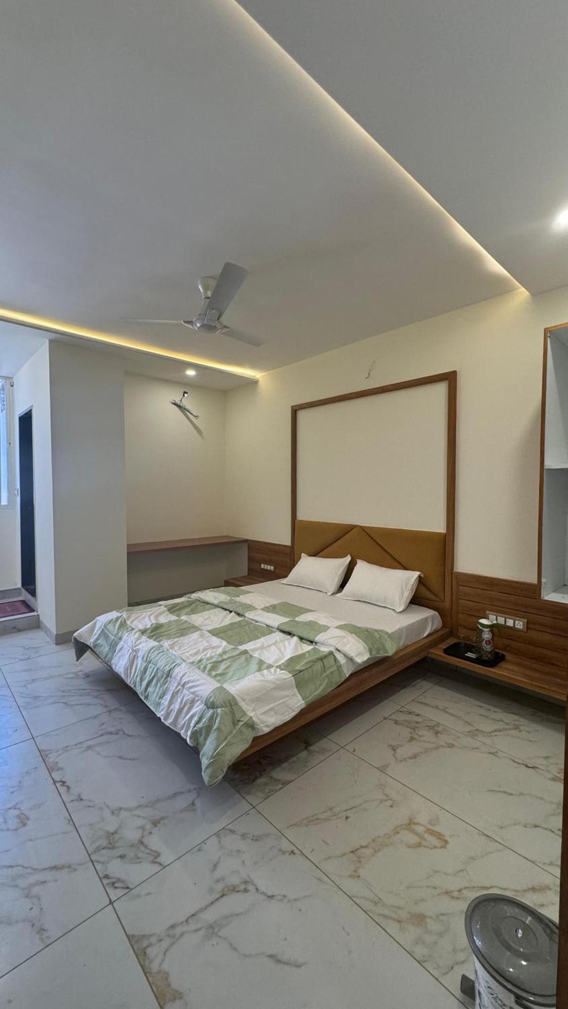 Hotel Prakasham Ujjain Extérieur photo