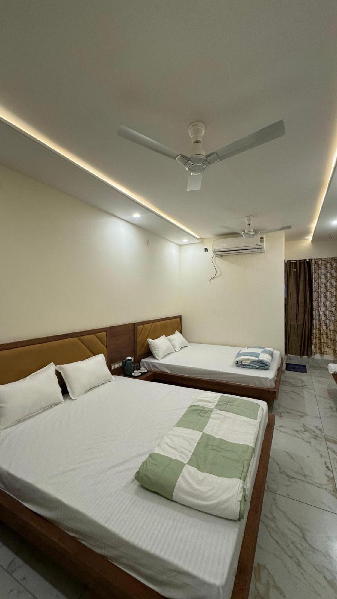 Hotel Prakasham Ujjain Extérieur photo